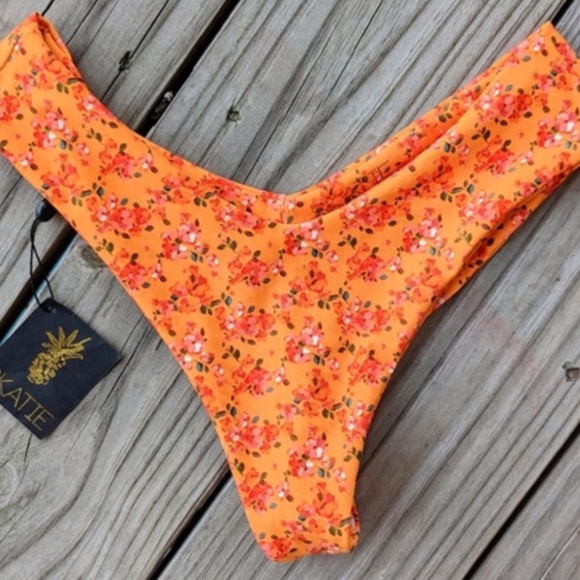 ISO Skatie Hanalei Bottoms in Size Small - Picture 1 of 1